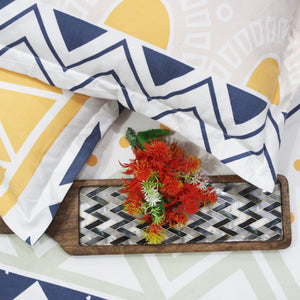 Multicolor Geometric 210 TC Cotton Fitted Bedsheet Set with Matching Pillow Covers 