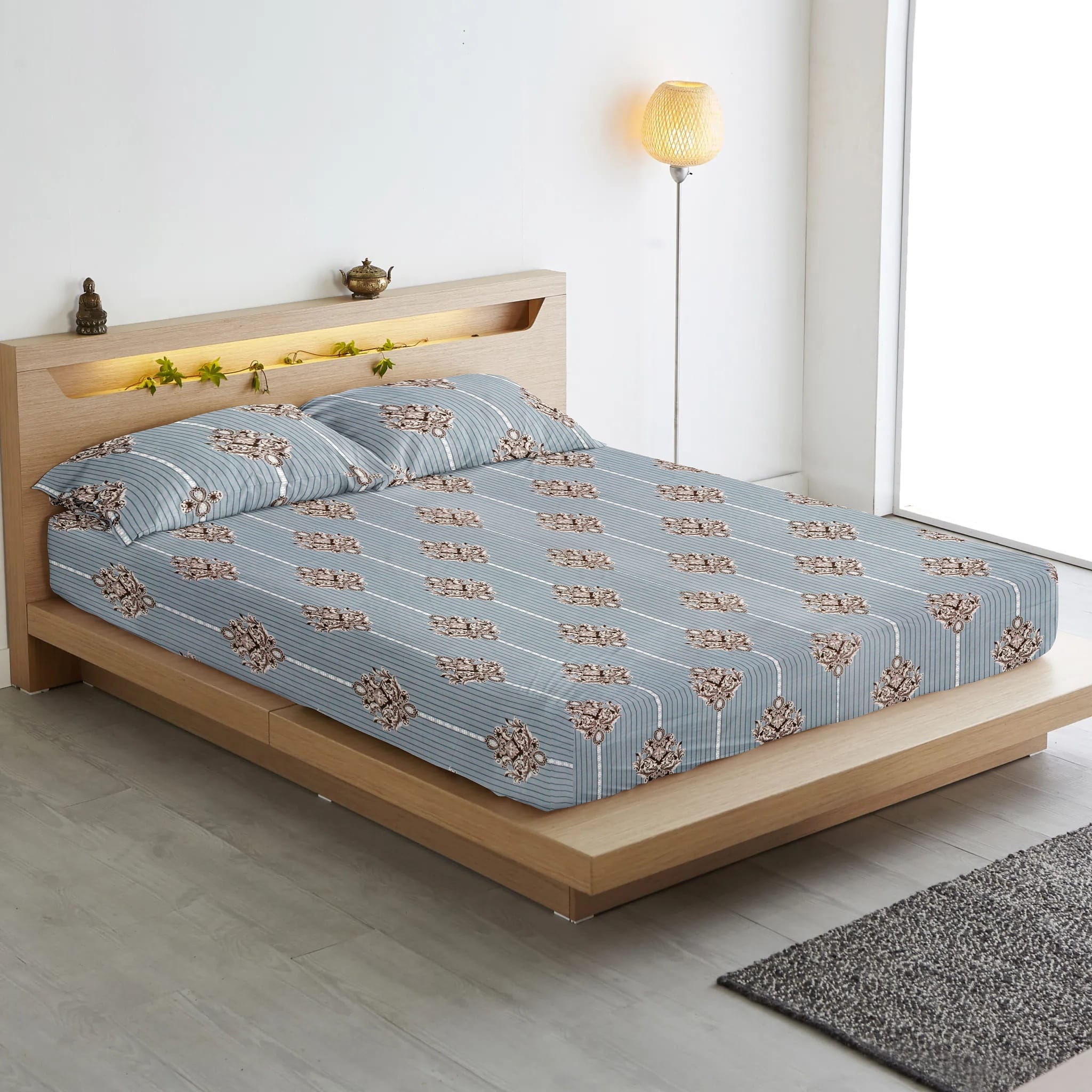 Blue Damask Fitted Super King bedsheet with matching pillow covers