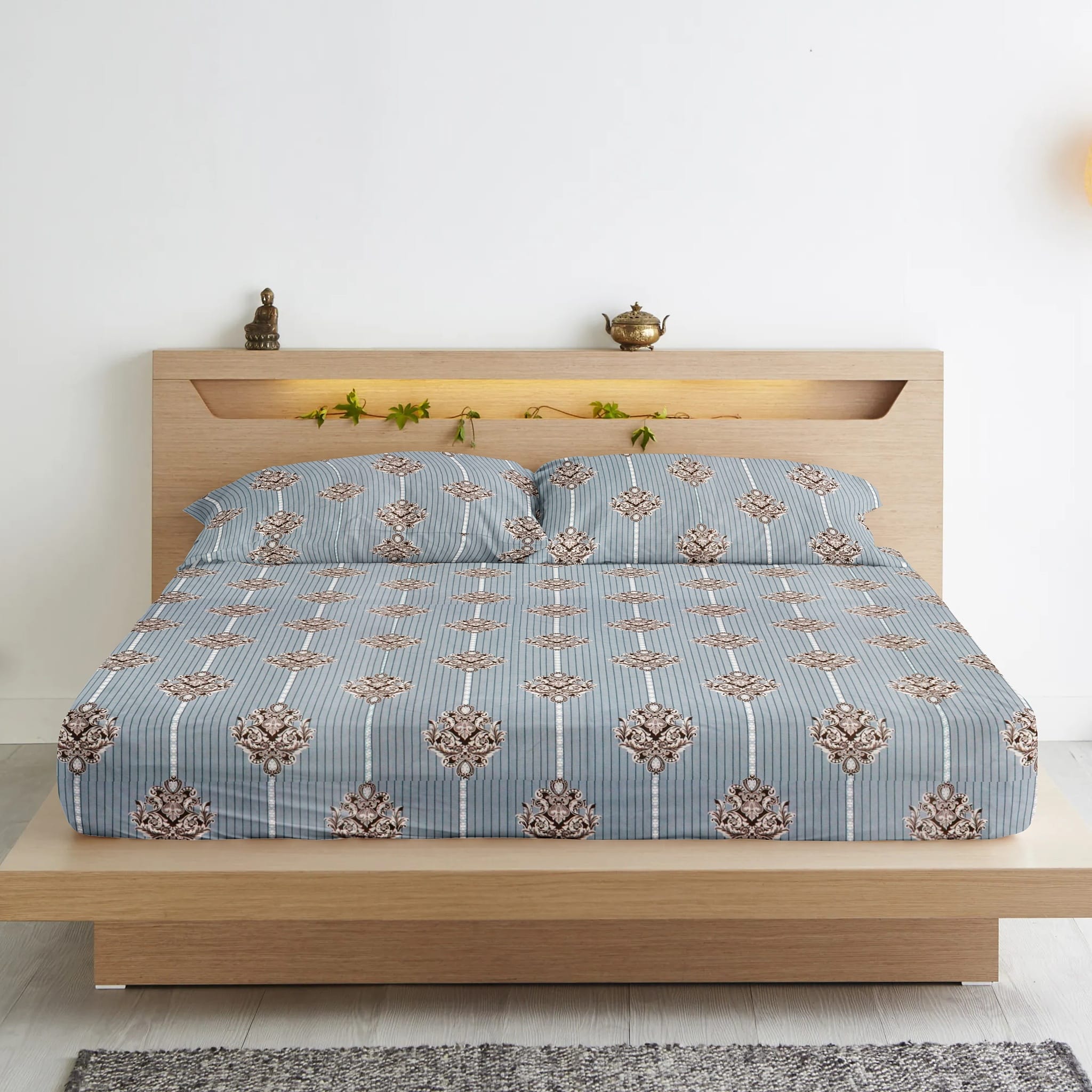 Blue Damask Fitted Super King bedsheet with matching pillow covers