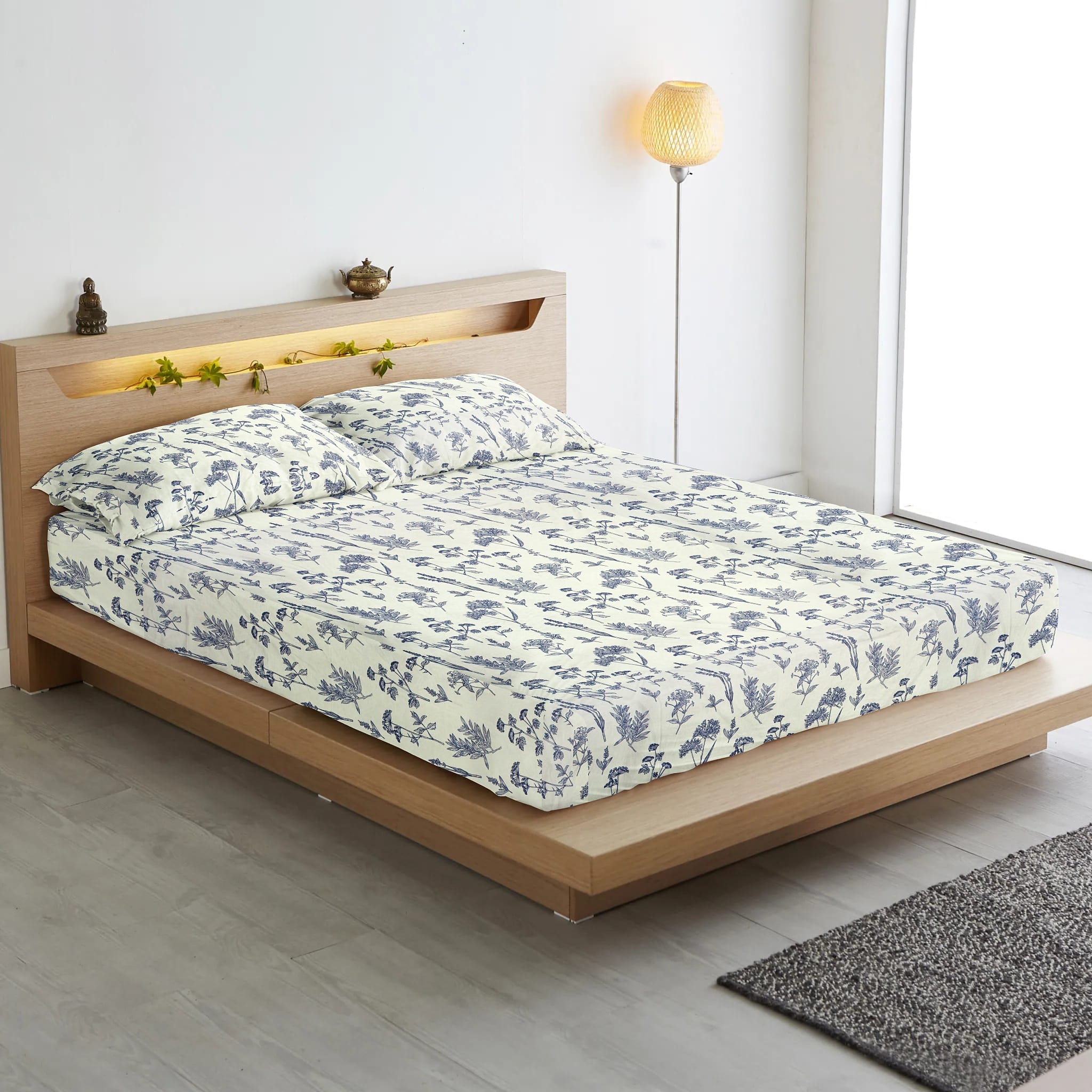King size cream floral 210 TC flat bedsheet set with matching pillow covers