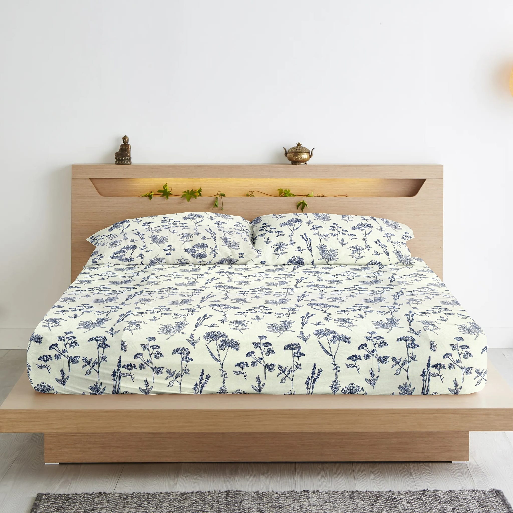 floral 210 TC flat bedsheet set with matching pillow covers
