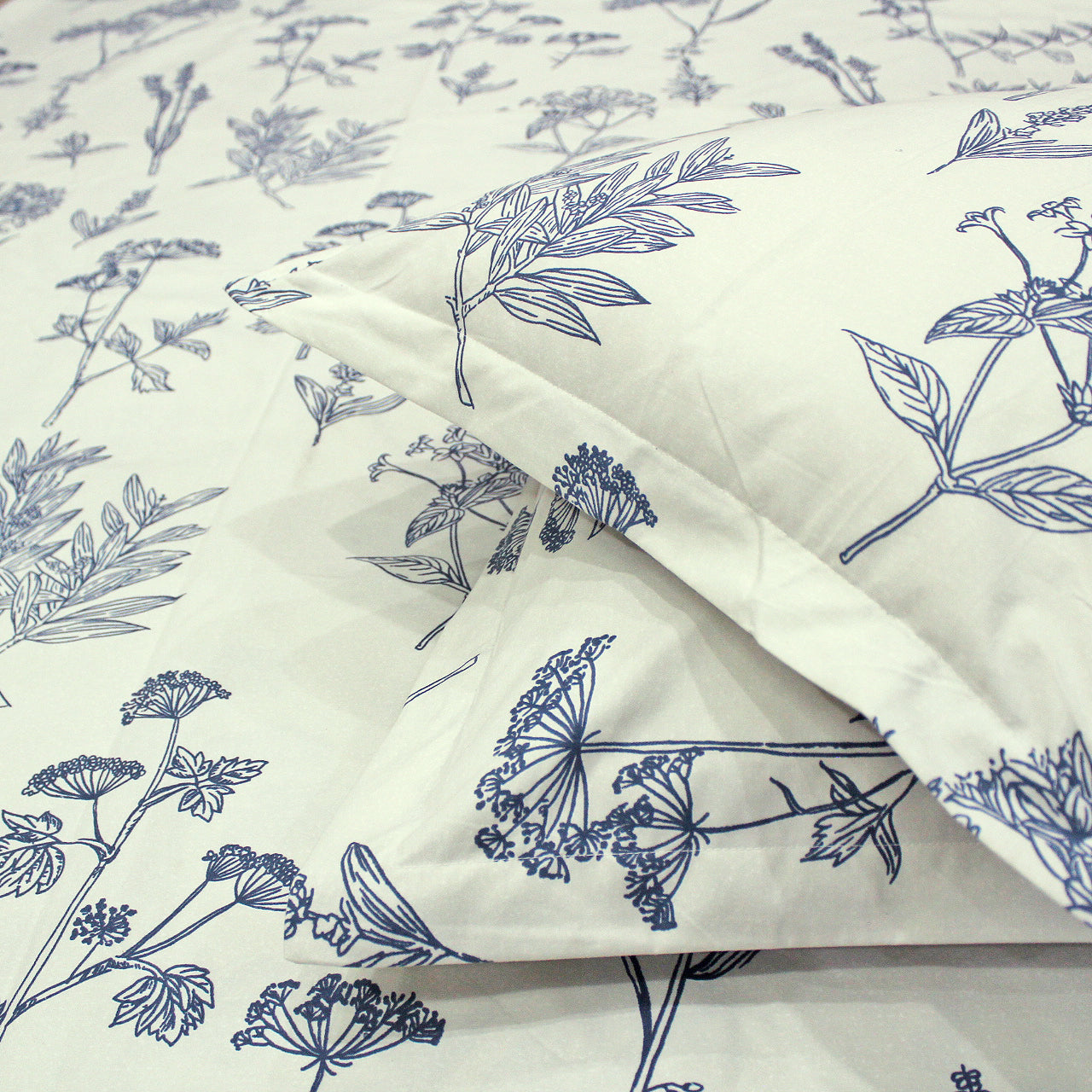 flat bedsheet set with matching pillow covers