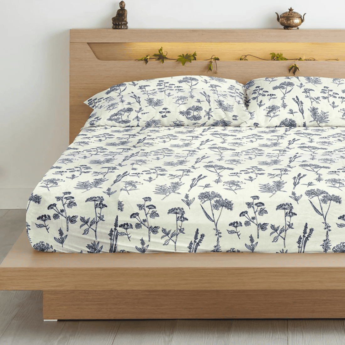 King size cream floral 210 TC flat bedsheet set with matching pillow covers