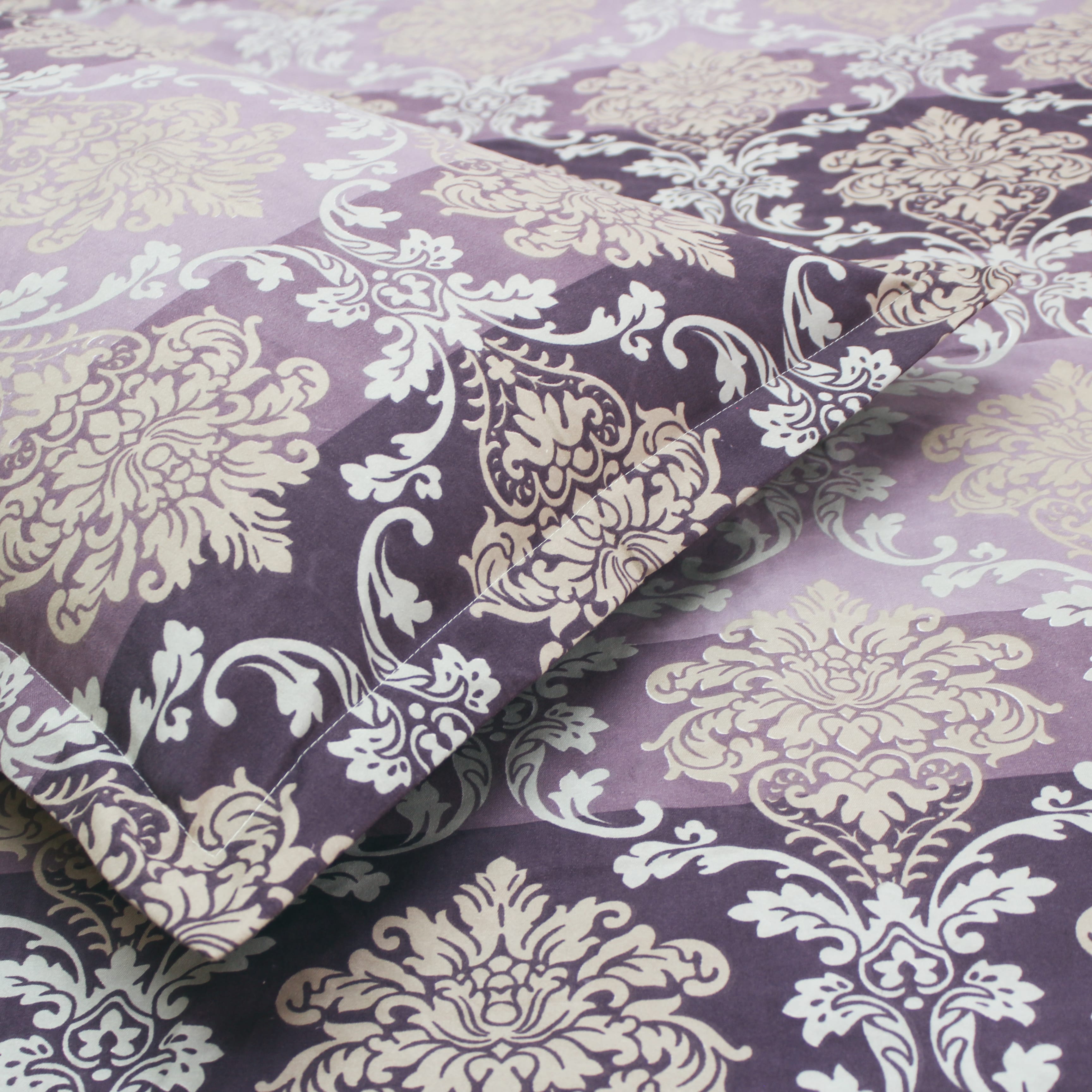 Full View fitted bedsheet with matching pillow covers 