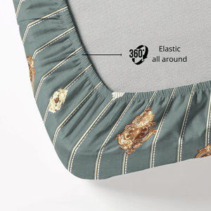 Fitted Beedsheet with  and elastic all around on a mattress.