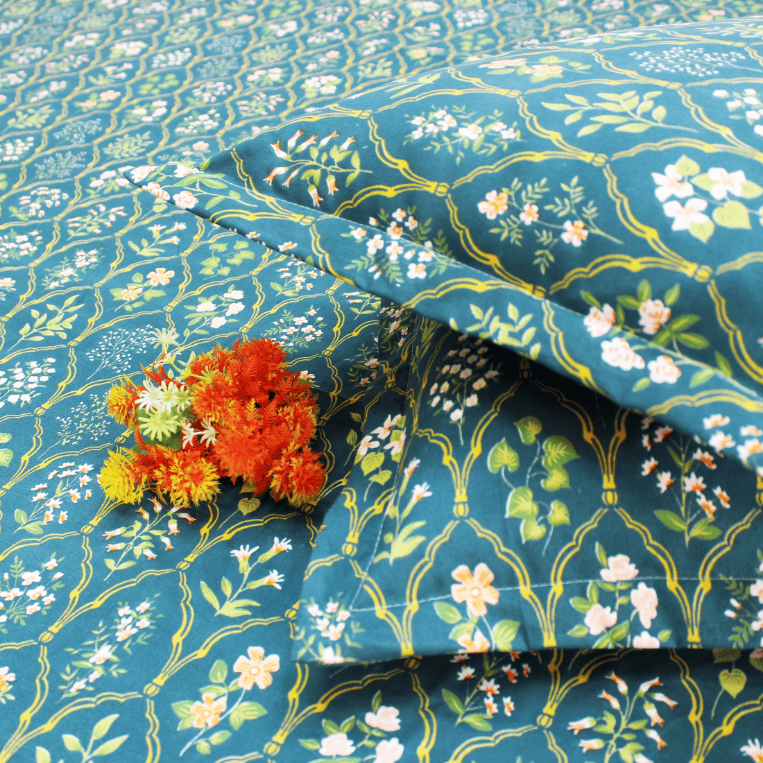 Close up Aqua floral 210TC fitted bedsheet With matching pillow covers