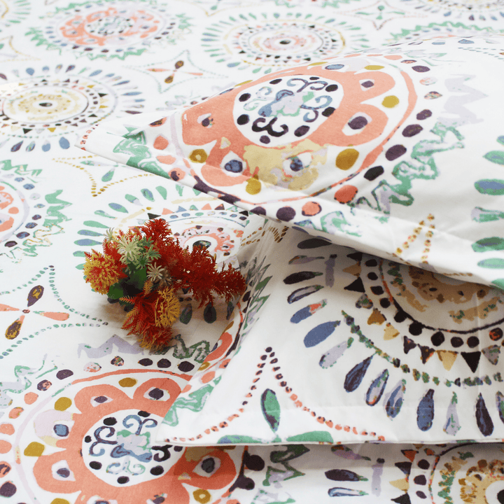 Multicolor geometric 210 TC flat bedsheet with matching pillow covers
