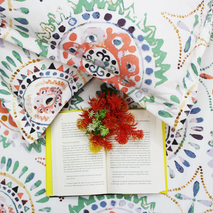 Multicolor geometric 210 TC flat bedsheet with matching pillow covers