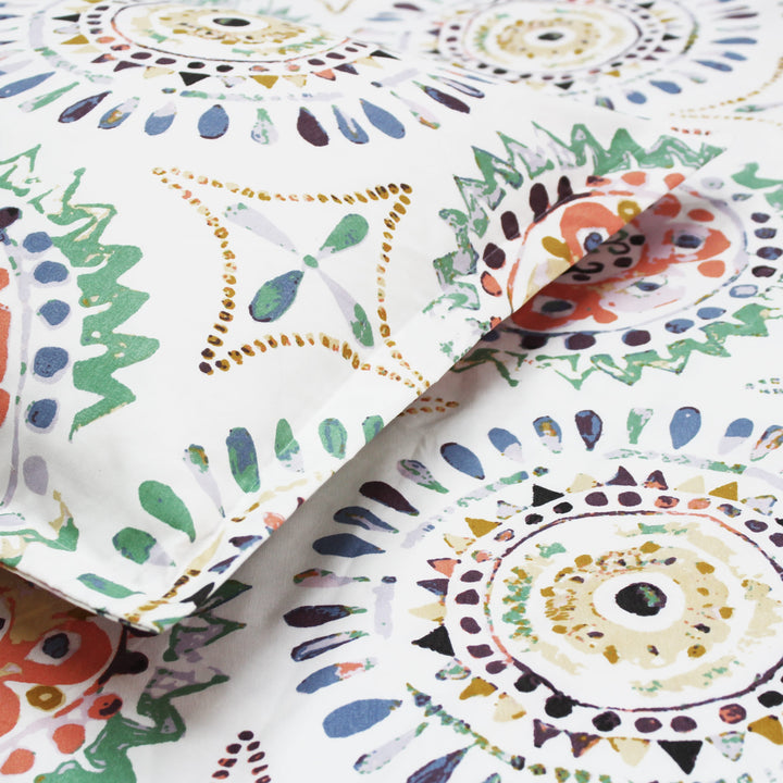 Multicolor geometric 210 TC flat bedsheet with matching pillow covers