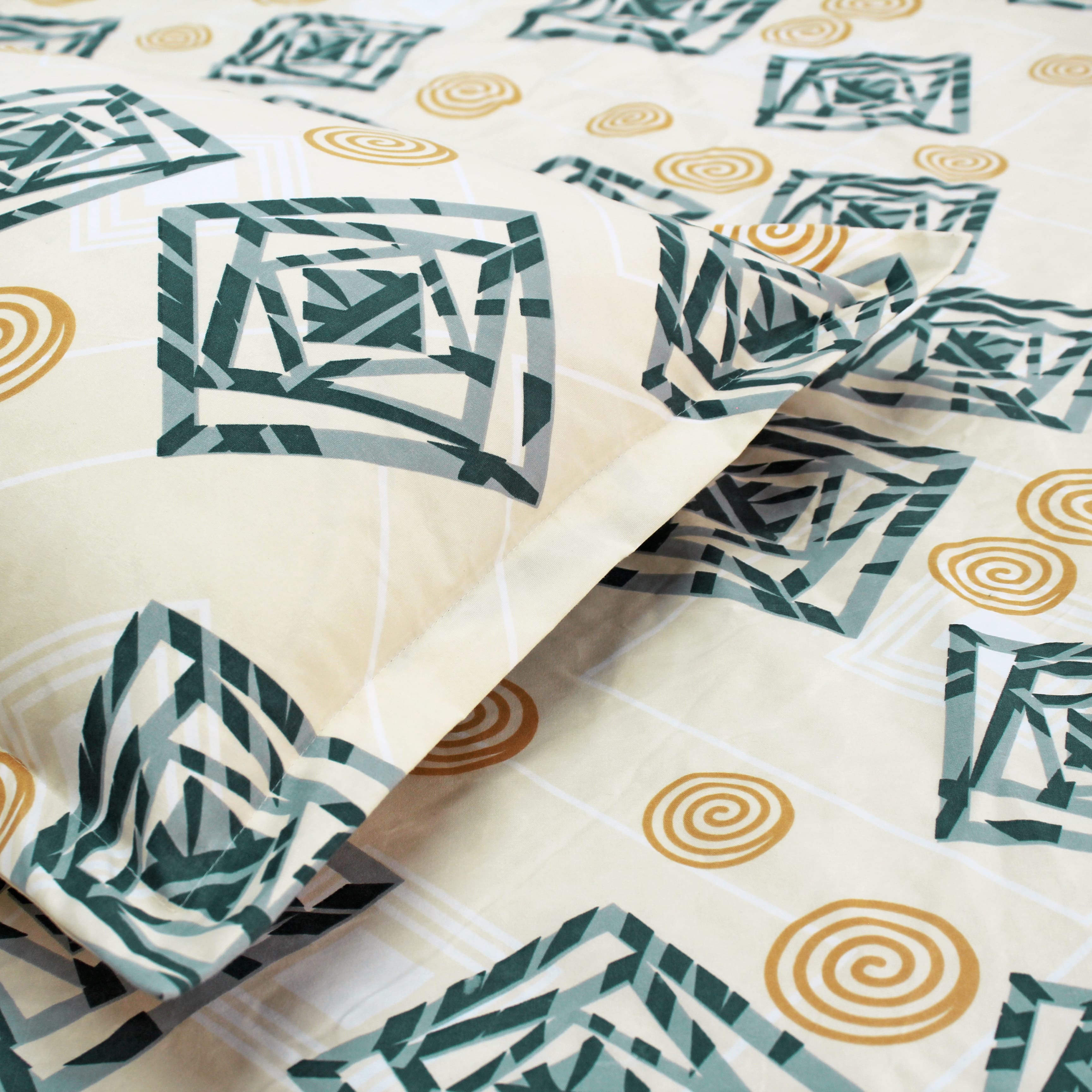 Geometrical 210 TC flat bedsheet with pillow covers