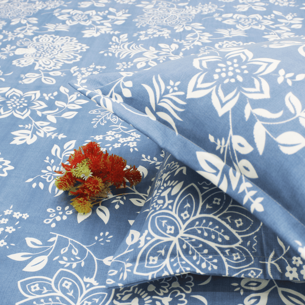 Close up Floral 210 TC Fitted bedsheet with Pillow Covers -  Blue