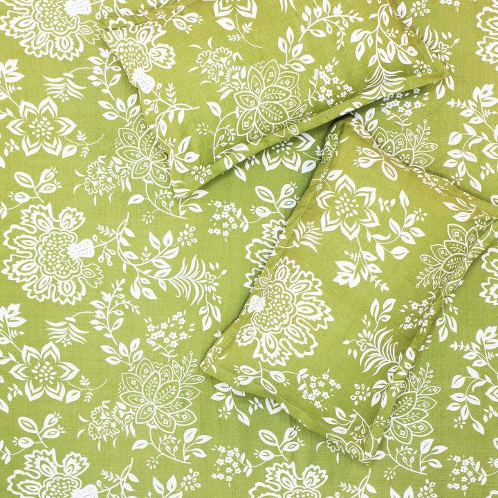 Top view Green Floral 210 TC flat bedsheet with pillow covers