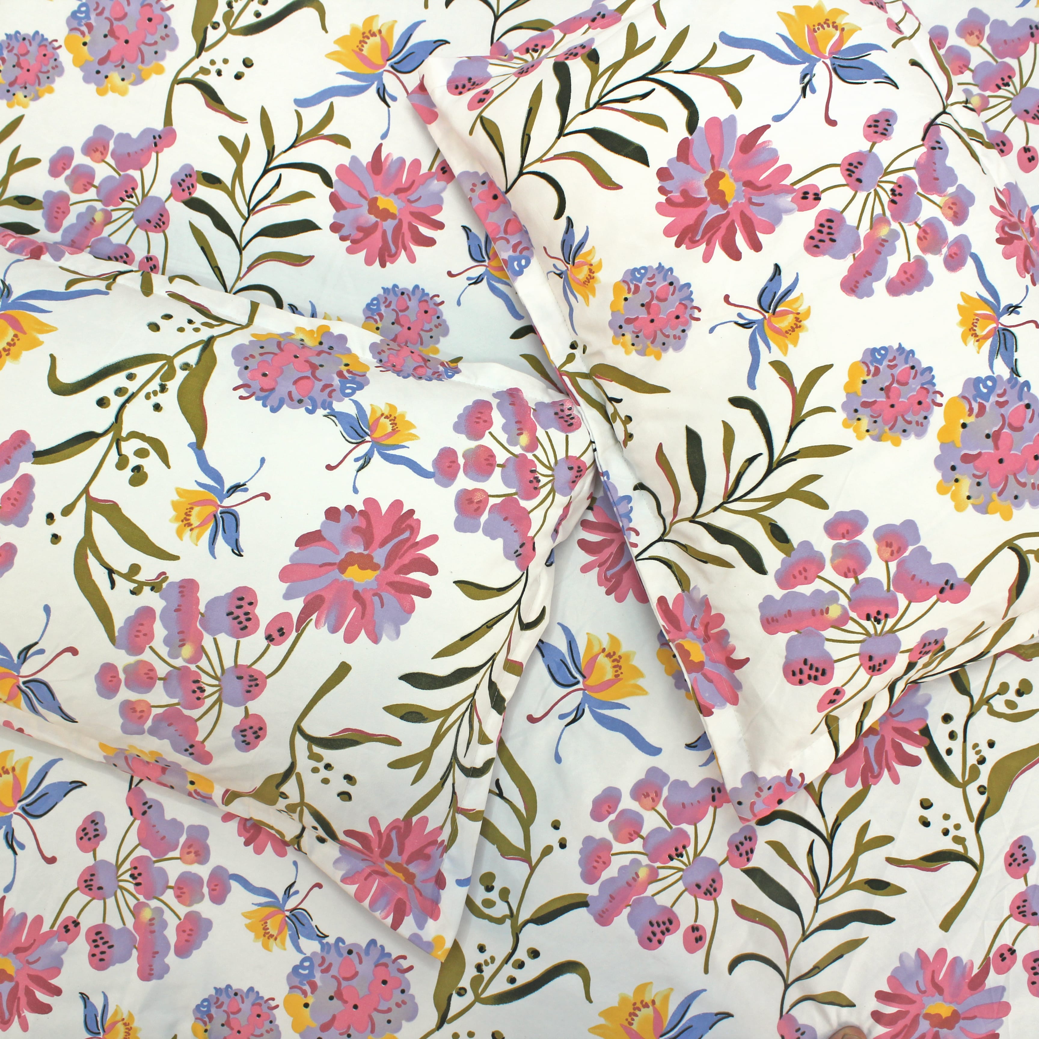 Close up Floral 210 TC Fitted bedsheet with Pillow Covers - Magenta