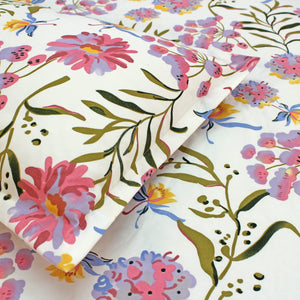 Close up Floral 210 TC Fitted bedsheet with Pillow Covers - Magenta