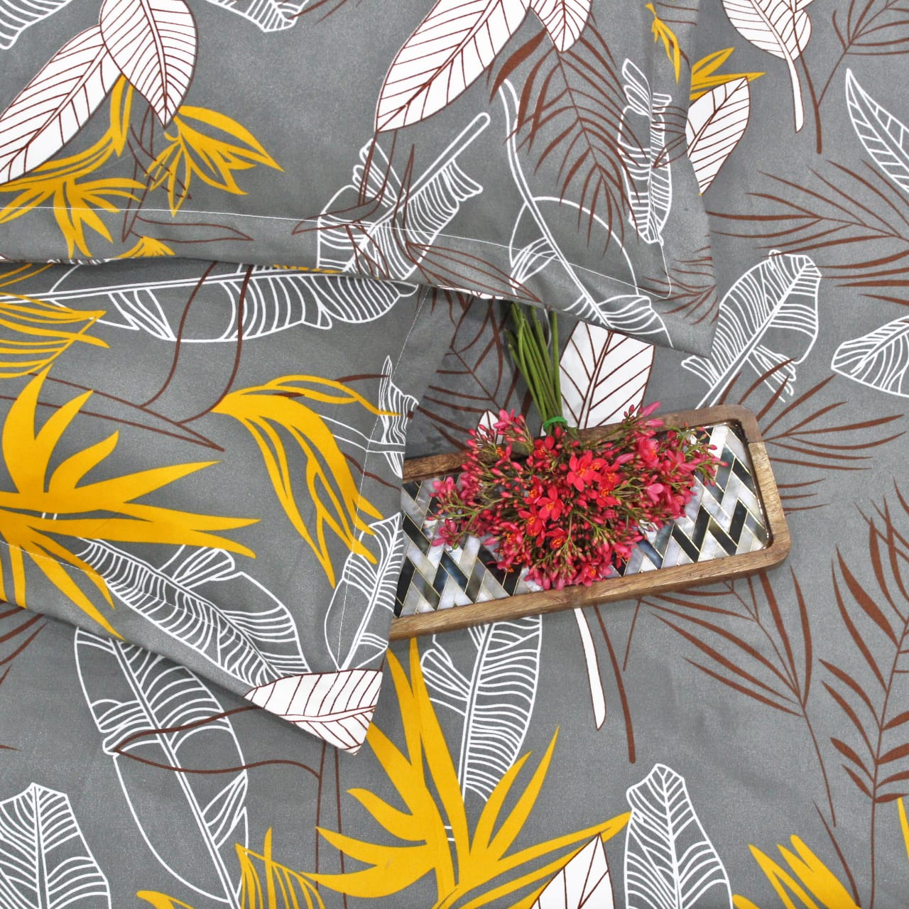 Cotton floral print 210 TC king size fitted bedsheet in grey at best prices 