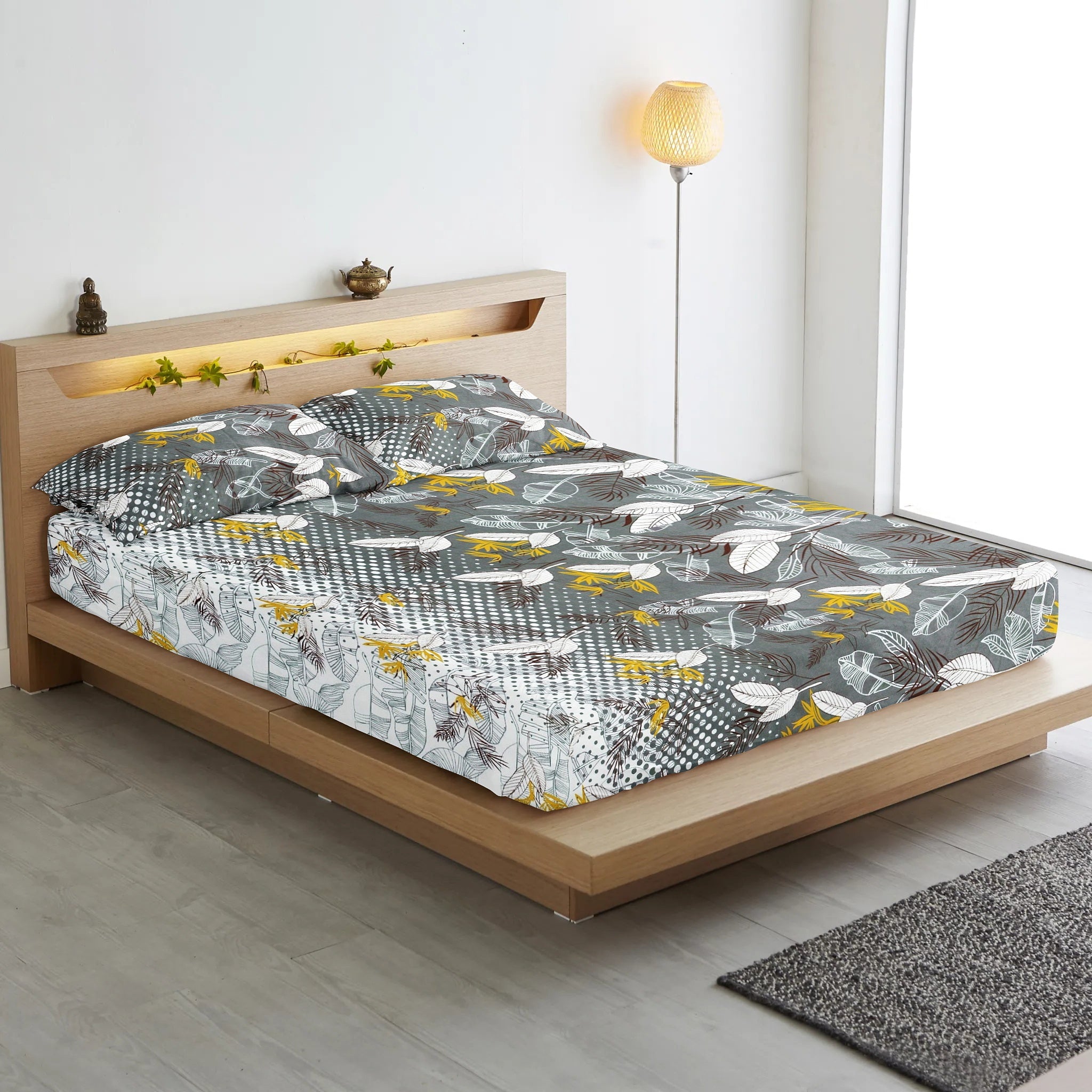 Cotton floral print 210 TC king size fitted bedsheet in grey at best prices 