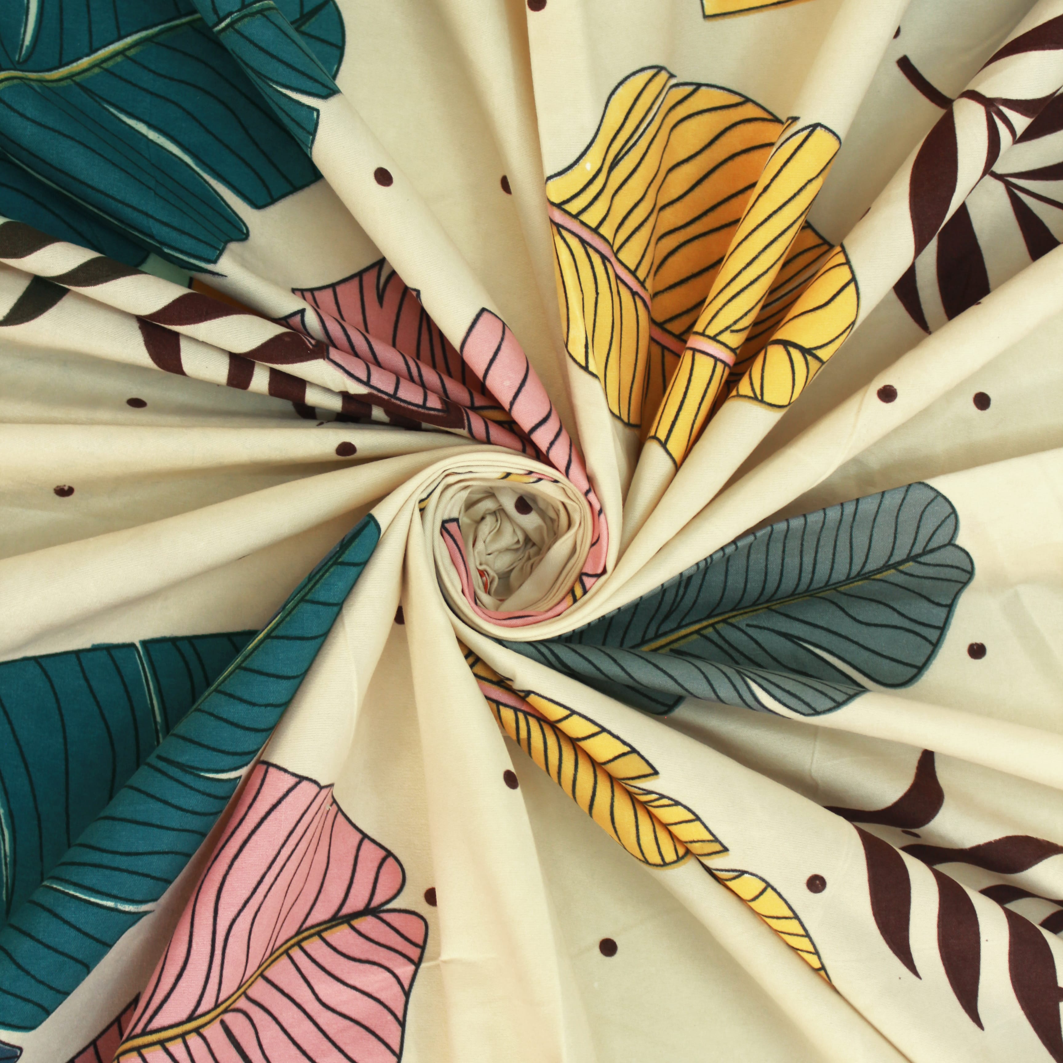 Floral Fitted bedsheet arranged in a circular 
