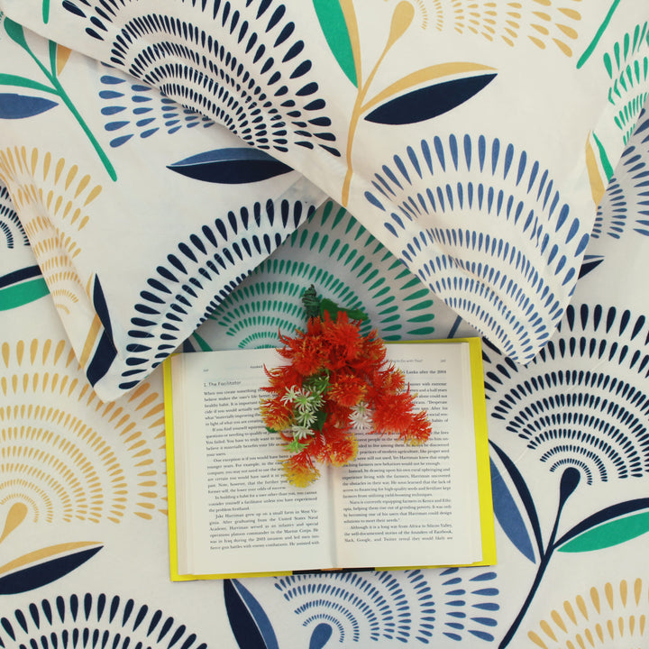 Geometric fitted bedsheet with pillow covers