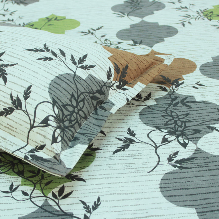 Close-up  elastic Bedsheet With pillow covers
