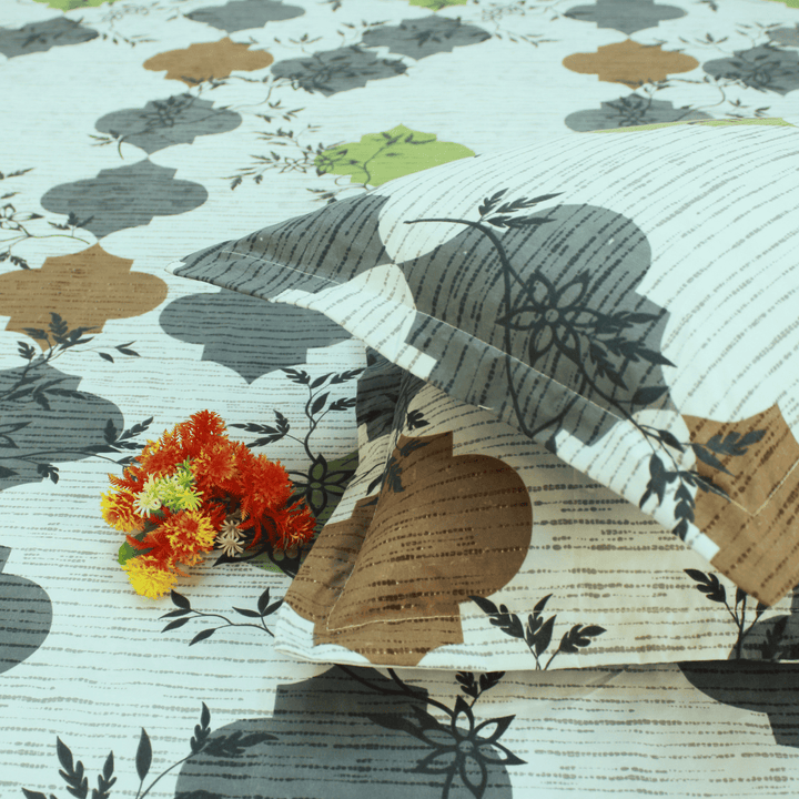 Multicolor geometric cotton bedsheet with pillow covers 