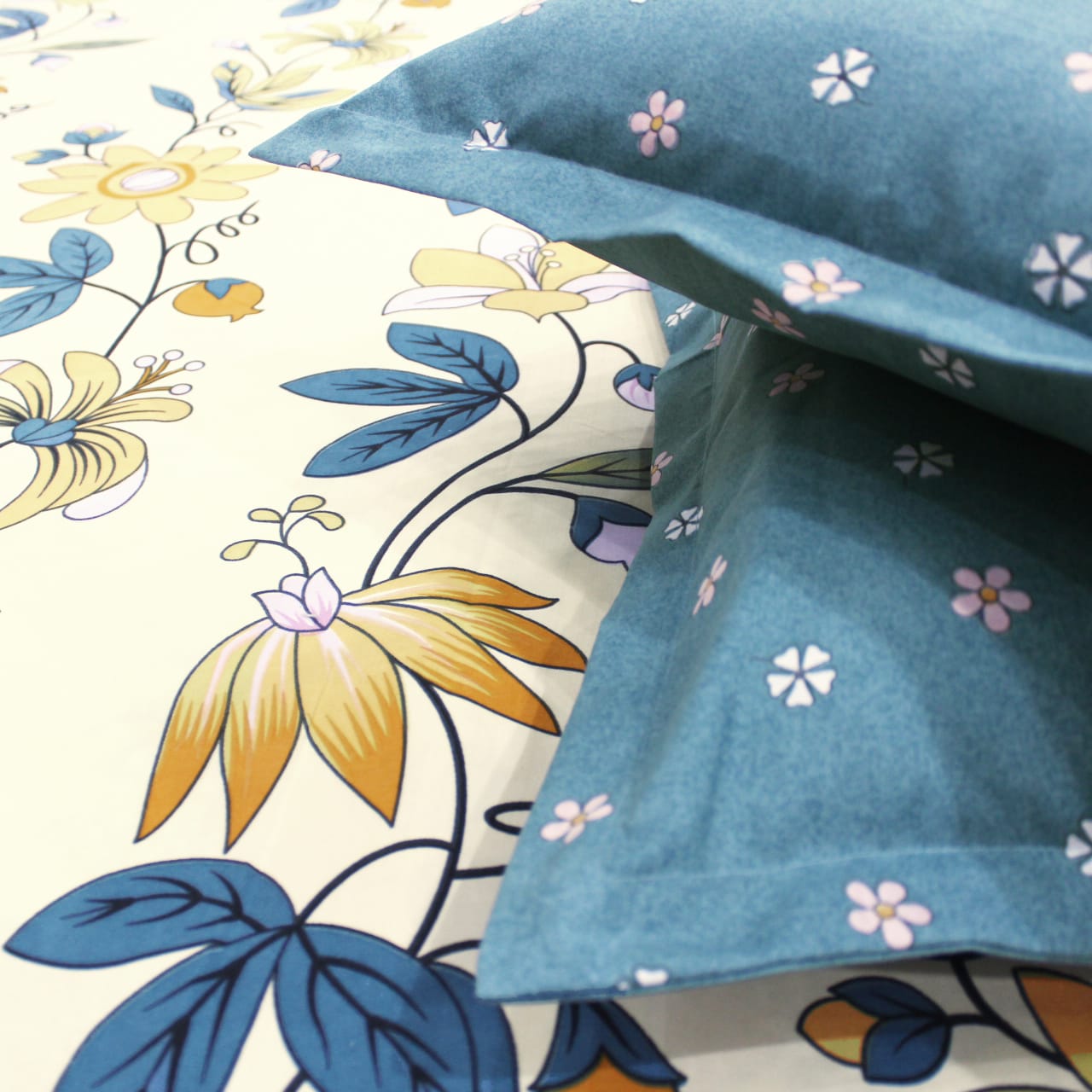 Floral Cotton Fitted Bedsheet(300 TC) -Multicolor online in India