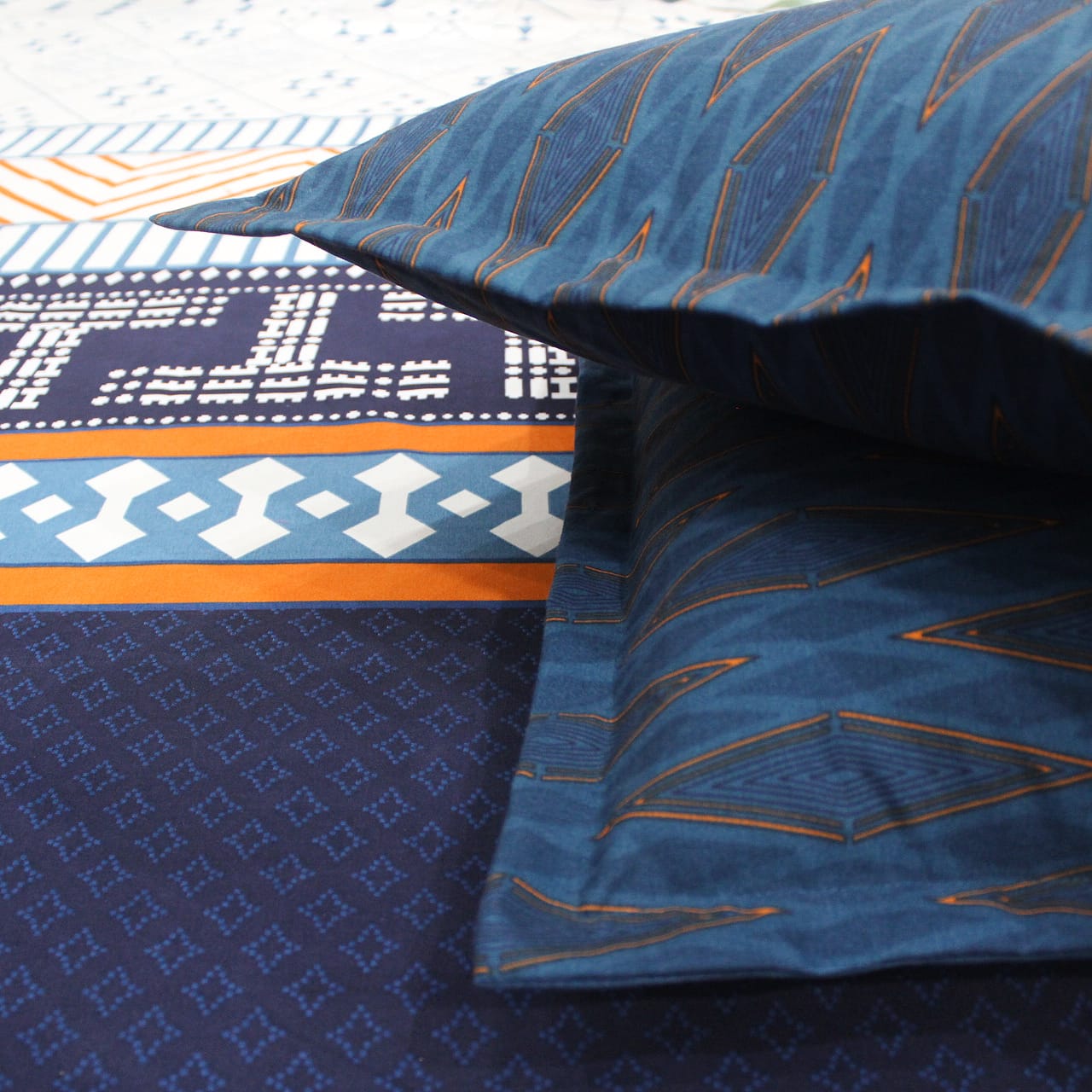 Geometrical Cotton Fitted Bedsheet(300 TC) -Multicolor online in India