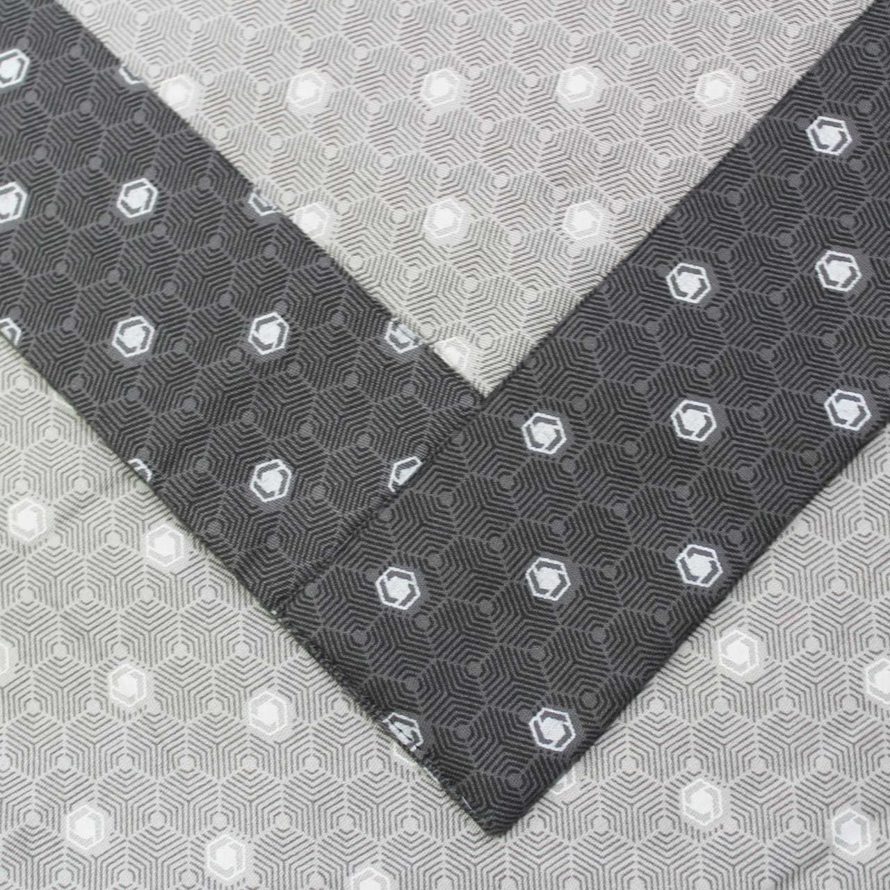 Pearl Texture Geometrical Print 300TC Cotton Dohar Comforter In Silver At Best Prices
