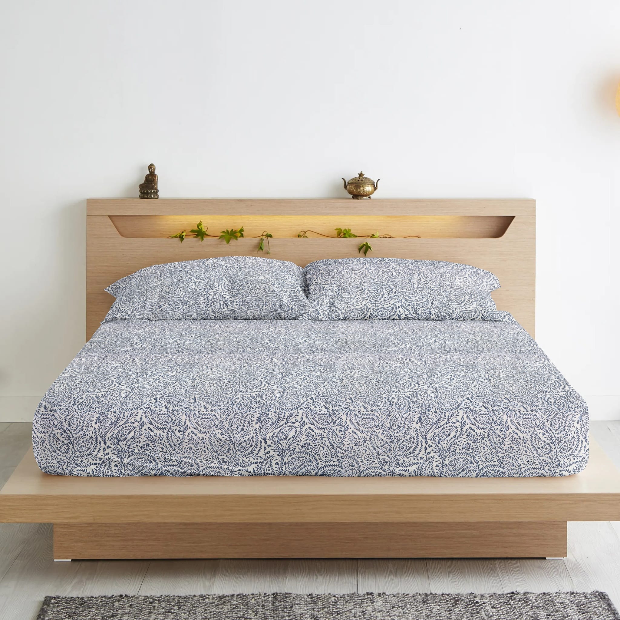 Stylish Blue Printed 144 TC Cotton Paisley Fitted Bedsheet At Best Price