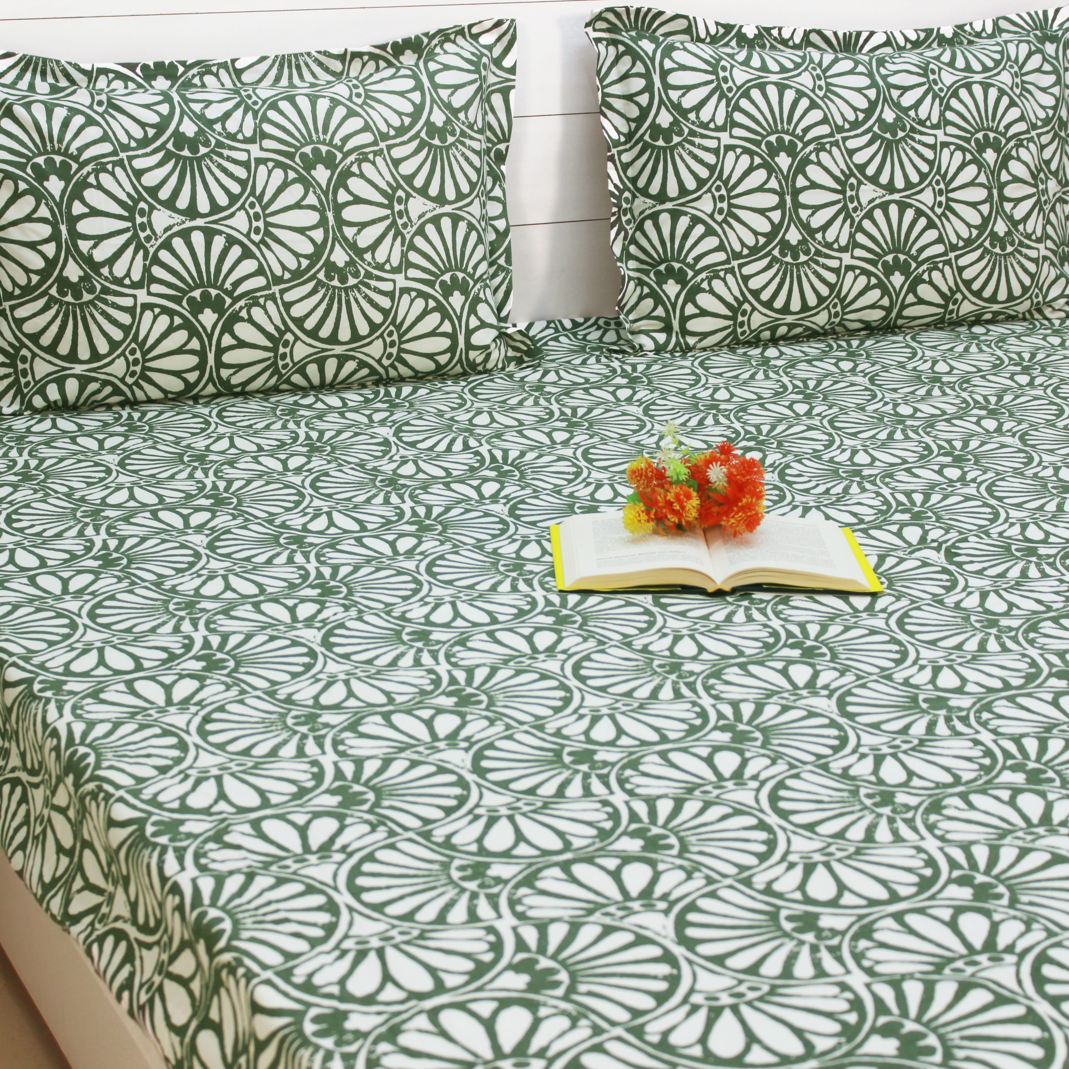 Printed Floral Cotton 144 TC Fitted Bedsheet with Pillow Covers - Green