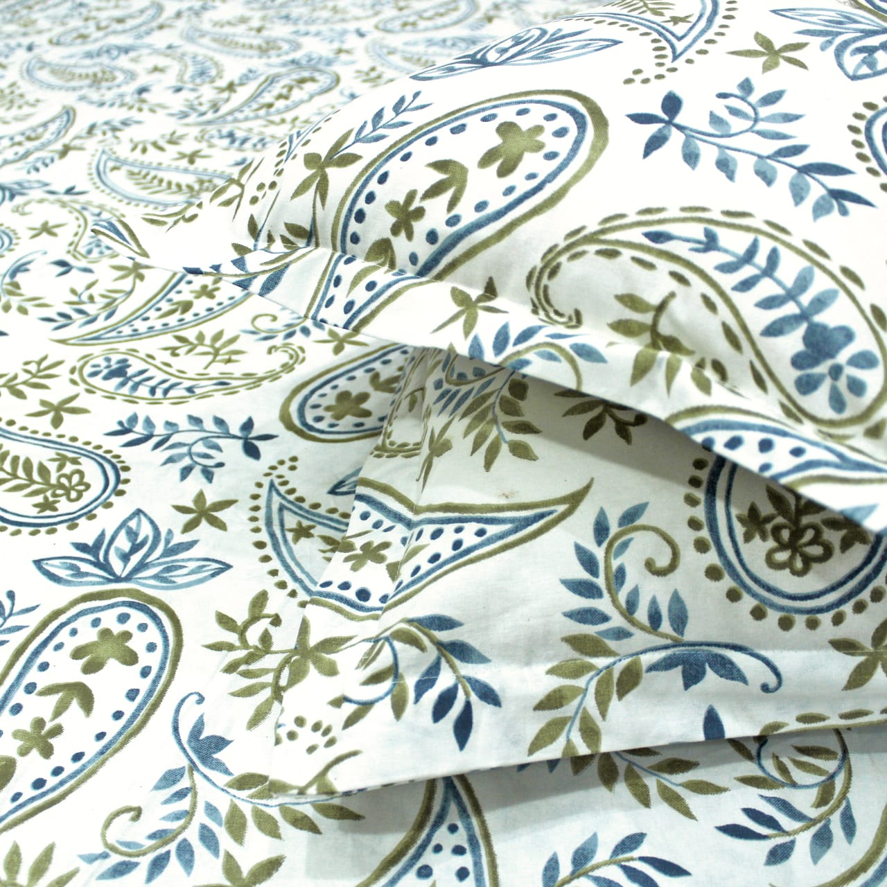 Close up view Printed Paisley Cotton 144 TC Fitted Bedsheet with Pillow Covers - Blue