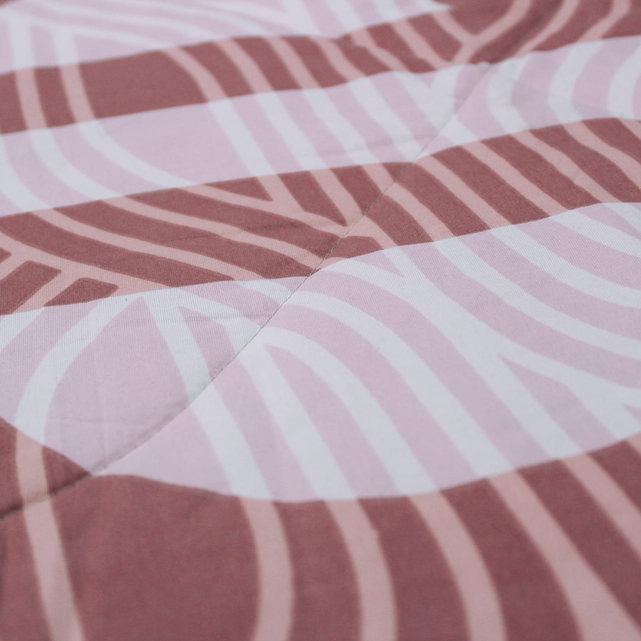 All Season Reversible Microfiber Comforter/Quilt (150 GSM) -Magenta