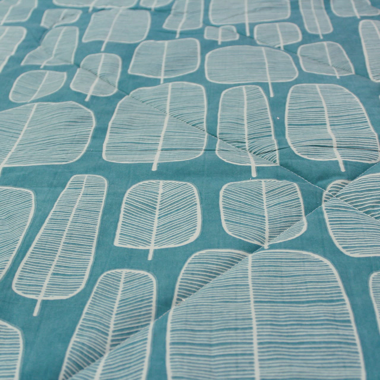 Close up Microfiber 150 GSM All Season Comforter/Quilt - Peacock Blue