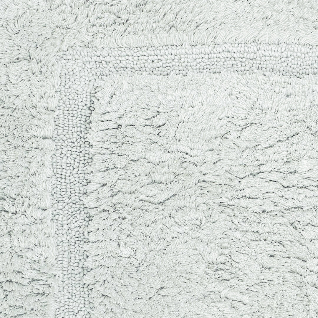 Close-up of AURAVE Luxury Reversible Cotton Bathmat, Silver