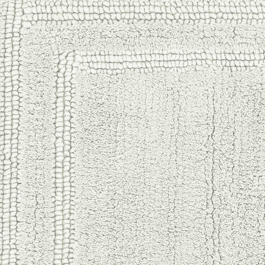 Close-up of AURAVE Luxury Reversible Cotton Bathmat, Silver
