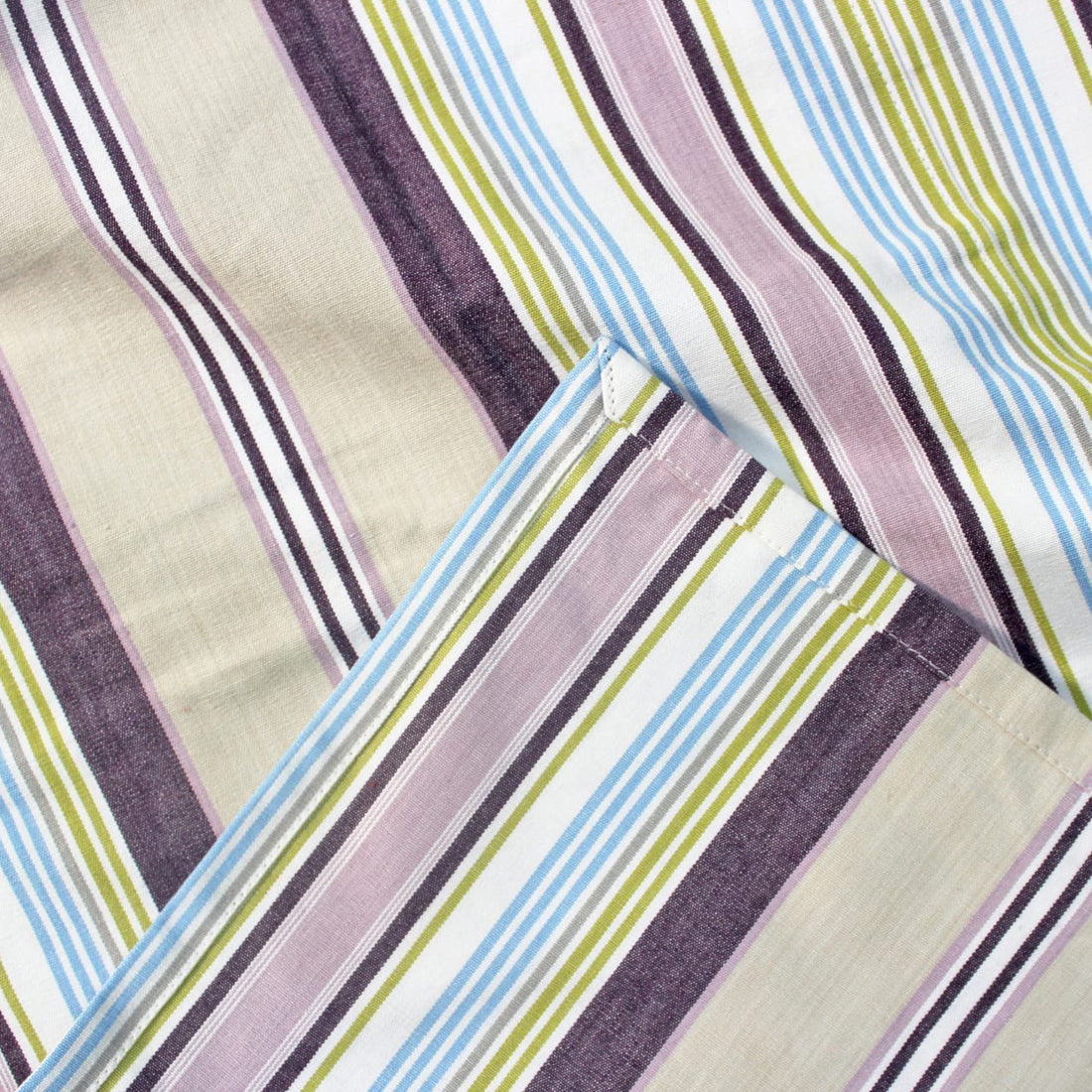 Close-up ALPHA Woven 100% Cotton Elegant Handloom Bed Cover