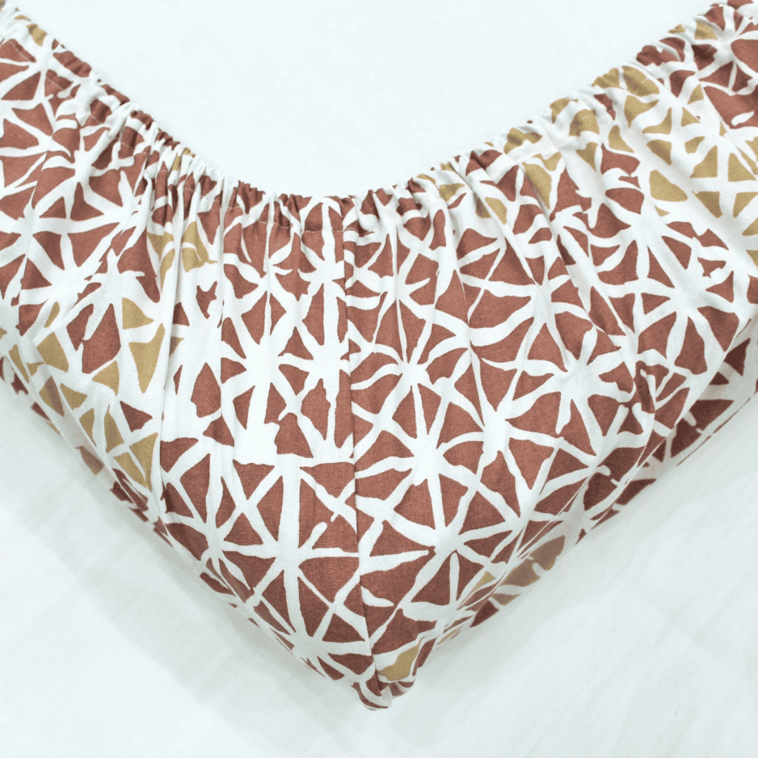 Soft Cotton Geometrical Print 144 TC Fitted Bedsheet In Brown At Best Prices