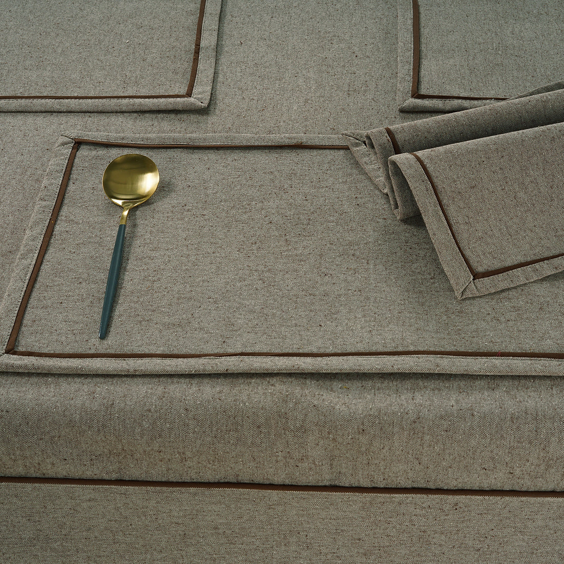 Comfortable Plain Virgo Woven Cotton Table Cover online In India