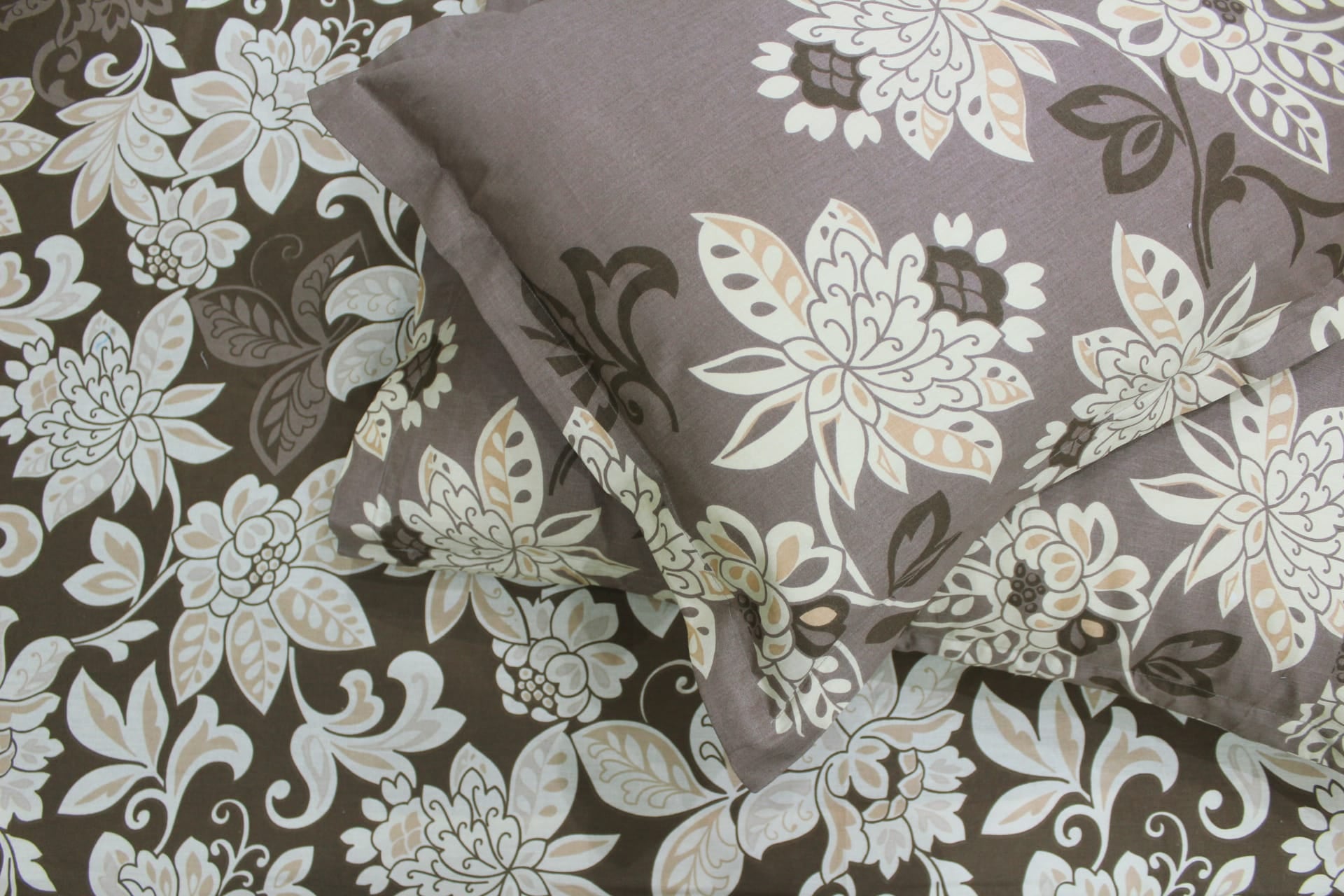 Soft Cotton Floral Print 250 TC Fitted Bedsheet In Coffee At Best Prices