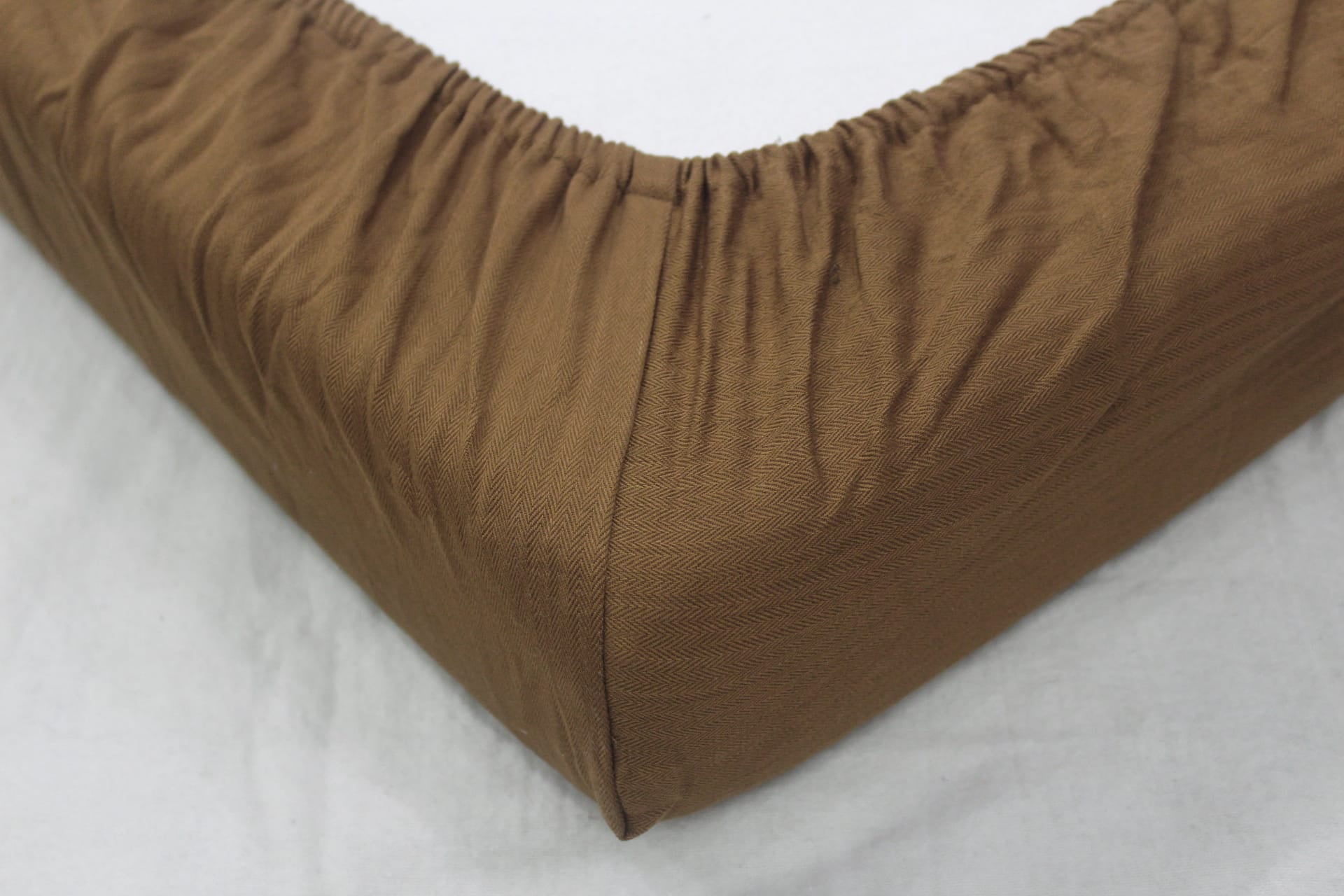 Soft Mercerized Cotton Texture Weave Cotton Fitted Bedsheet In Coffee Brown