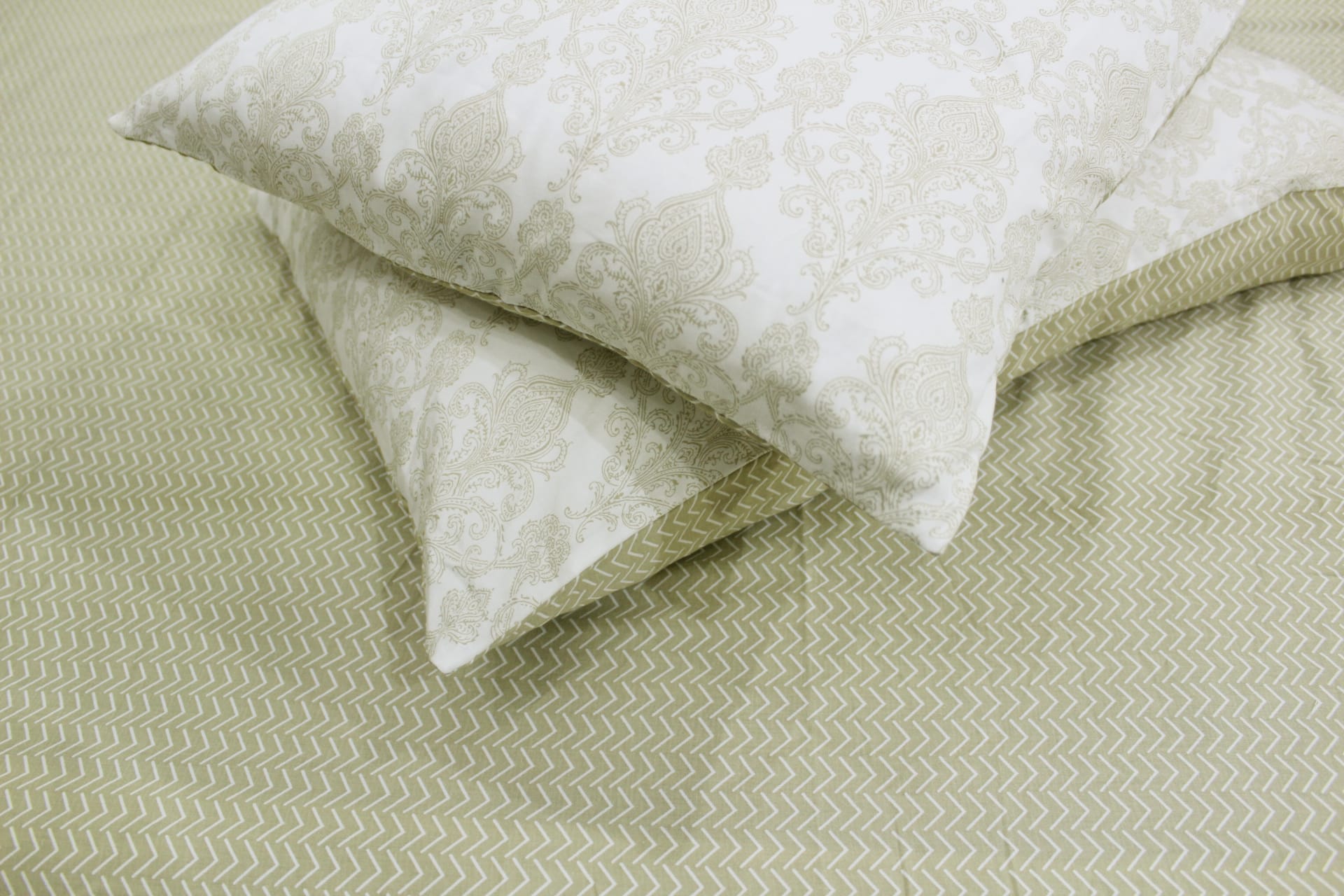 Soft Cotton Printed 250 TC Geometrical Fitted Bedsheet In Beige At Best Prices