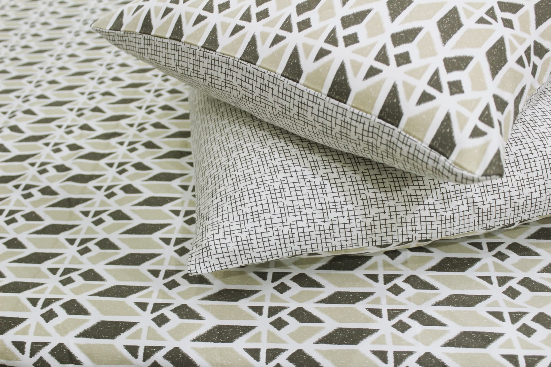 Soft Cotton Printed 300 TC Ikat Geometrical Satin Fitted Bedsheet In Brown At Best Prices