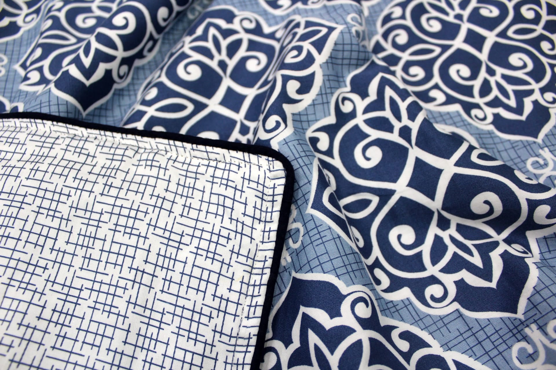 Soft 300 TC Blue Modern Art Print Cotton Satin Duvet Cover online in India