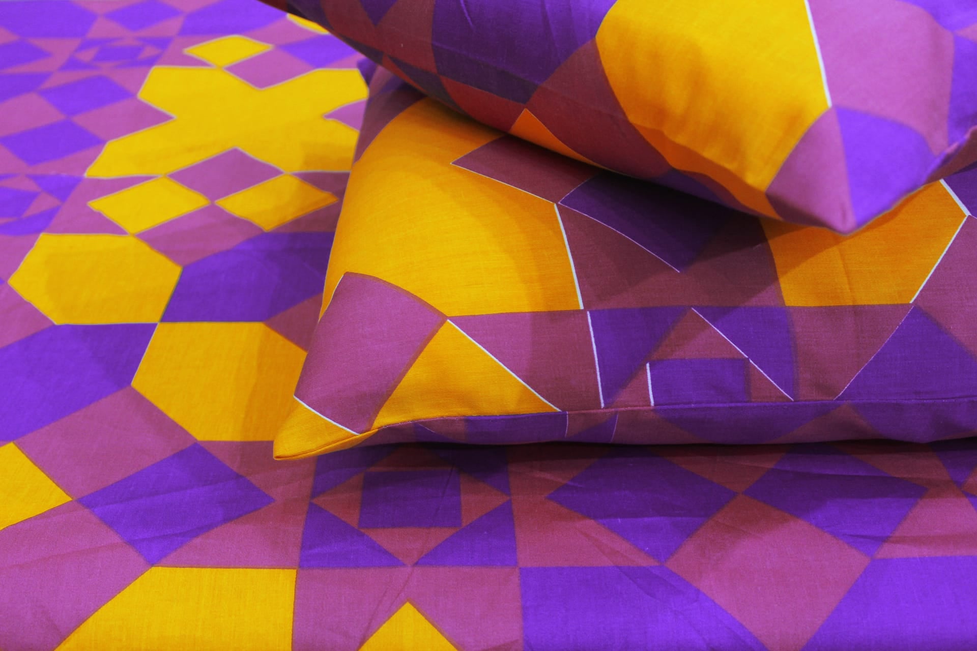 Soft Cotton Geometrical Print 250 TC Fitted Bedsheet In Purple At Best Prices