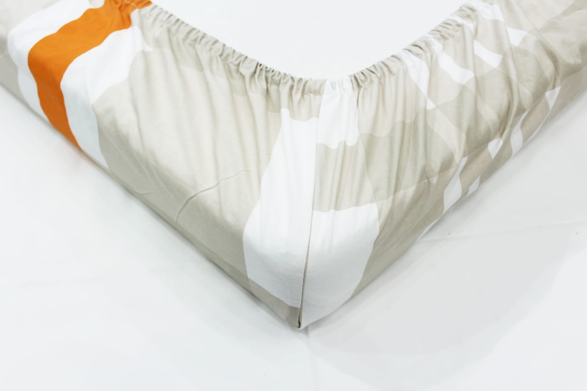 Soft Cotton Check print 250 TC Fitted Bedsheet In Orange At Best Prices