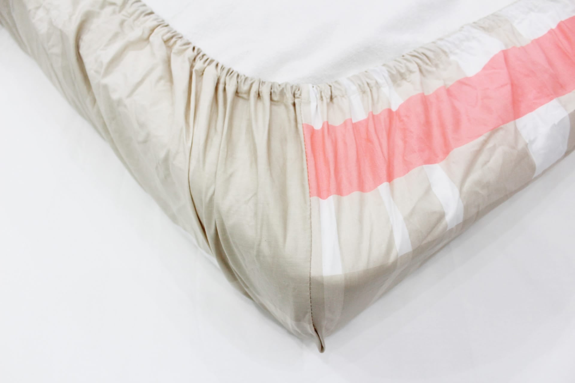 Soft Cotton Check Print 250 TC Fitted Bedsheet In Peach At Best Prices