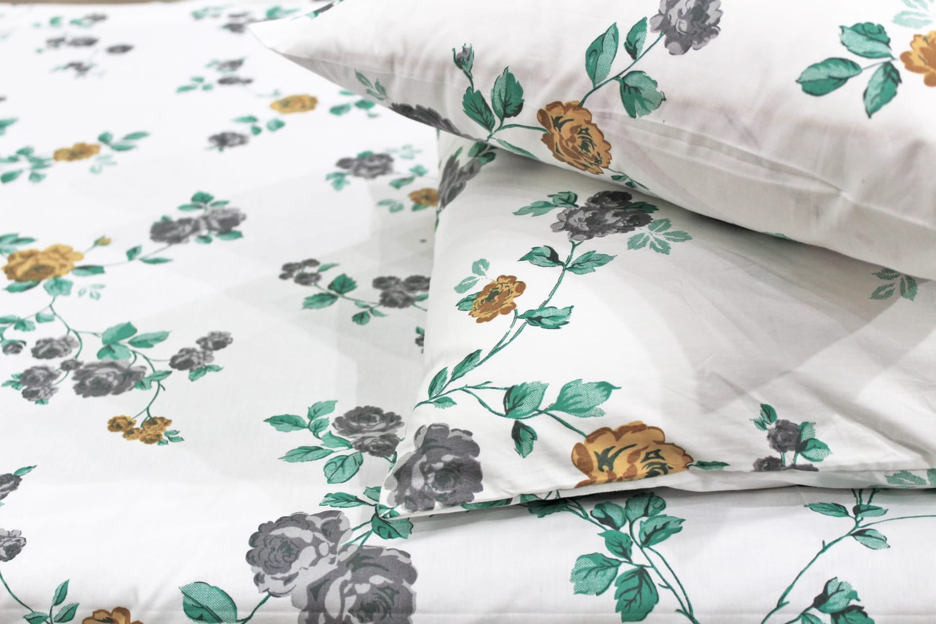 Soft Cotton Floral Print 250 TC Fitted Bedsheet In Grey At Best Prices 