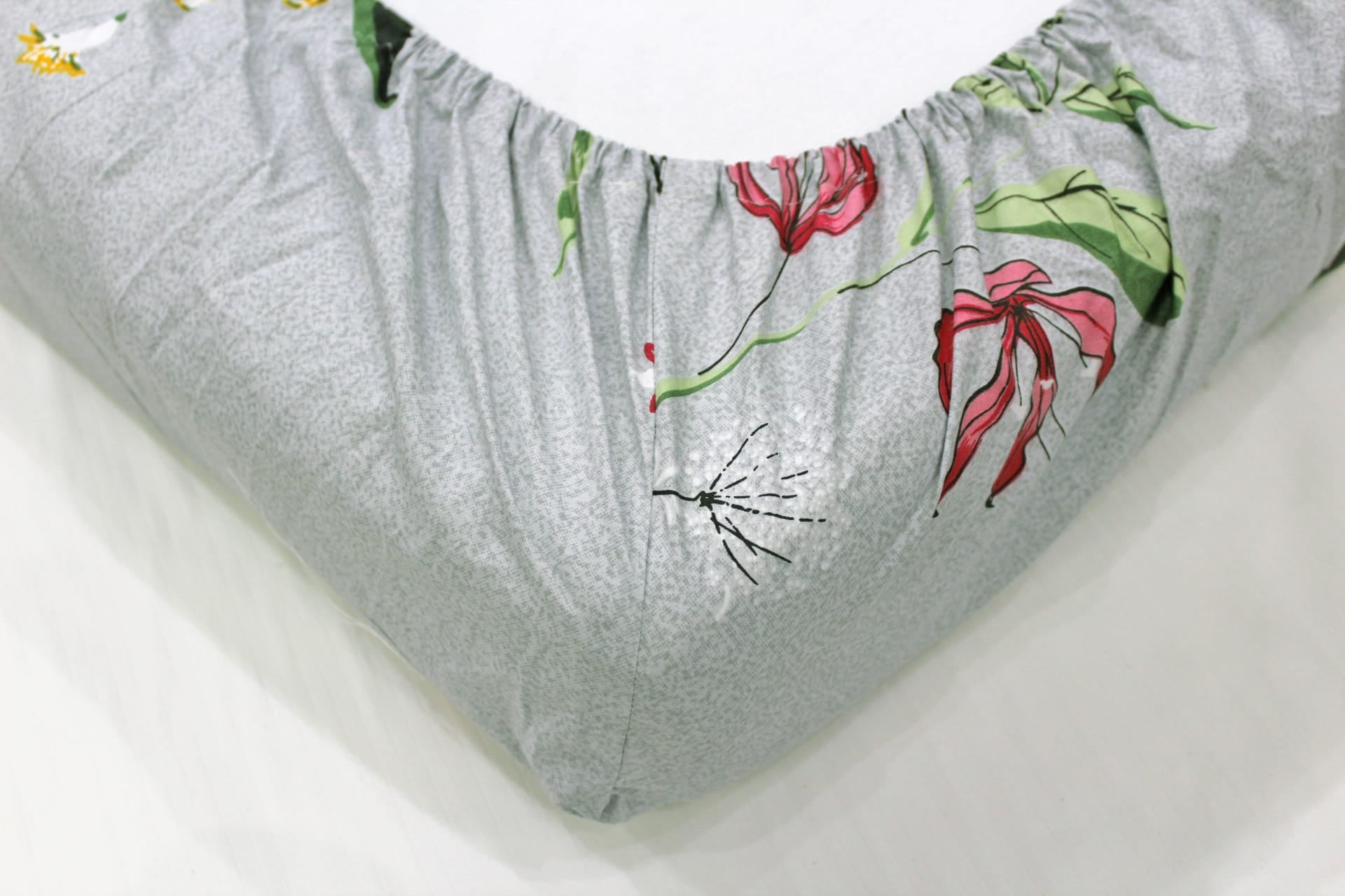 Soft Cotton Floral print 250 TC fitted bedsheet in Grey At Best Prices