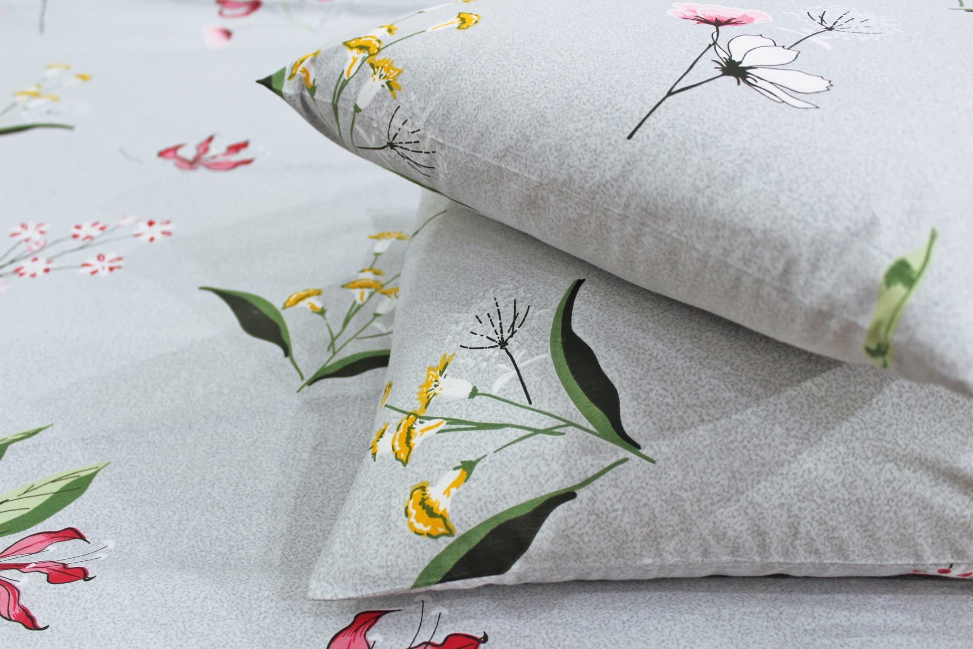 Soft Cotton Floral print 250 TC fitted bedsheet in Grey At Best Prices