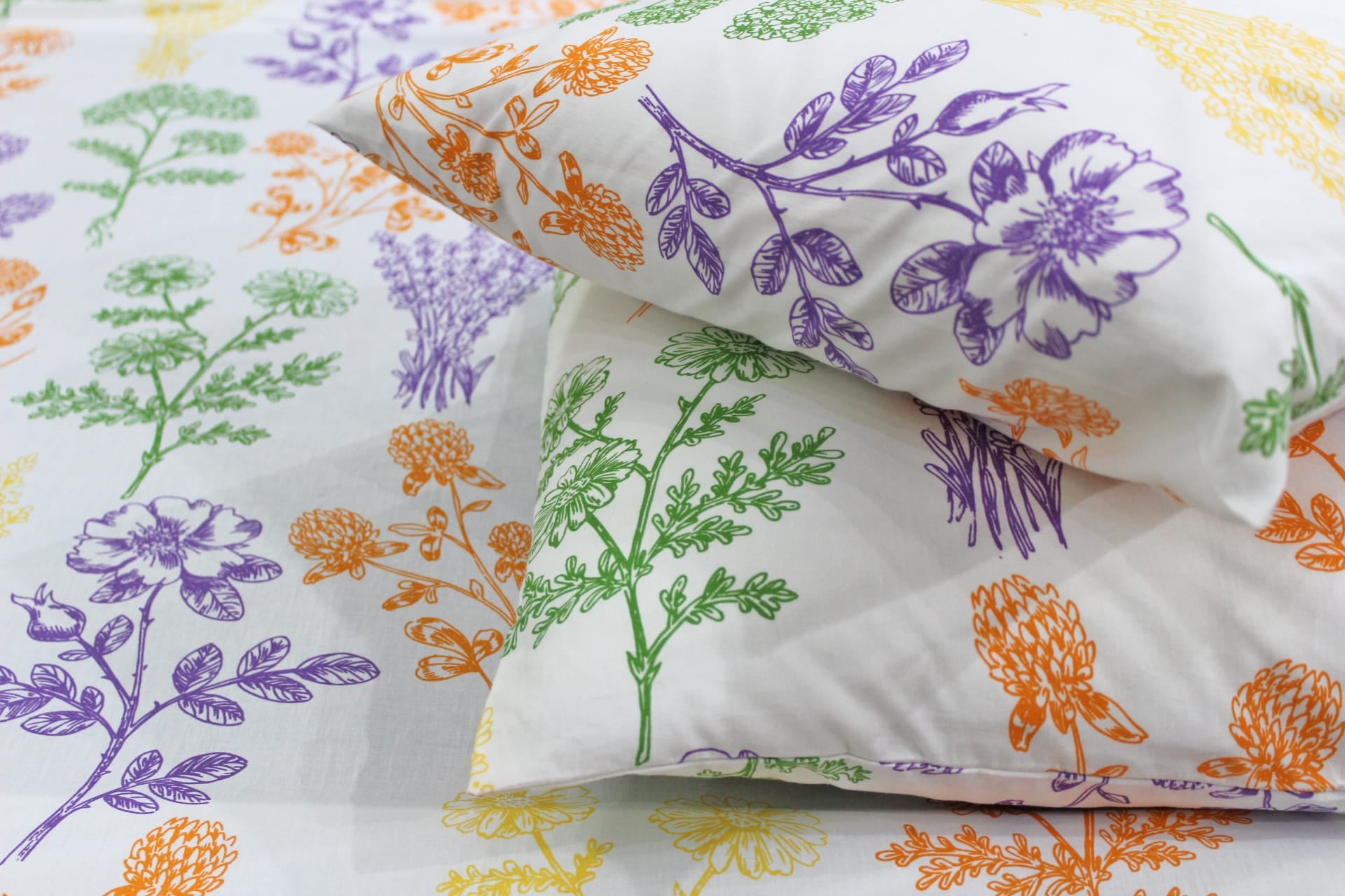 Soft cotton Floral print 250 TC fitted bedsheet in Purple At Best Prices