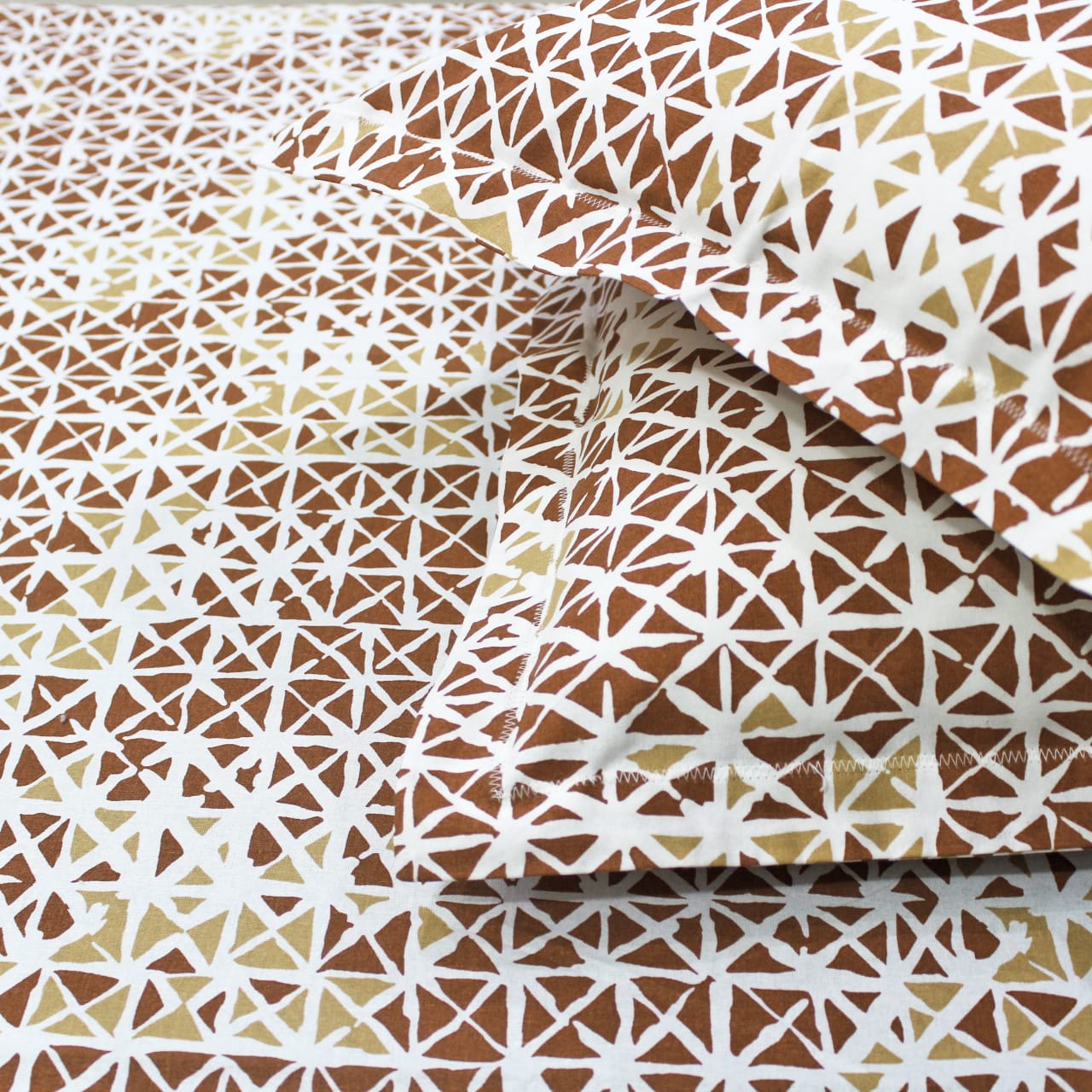 Soft Geometrical Print 144 TC Cotton Bedsheet In Brown At Best Prices